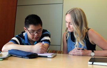 a student getting tutor help